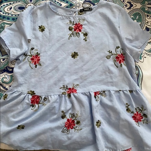 Blouse bundle - Picture 2 of 3